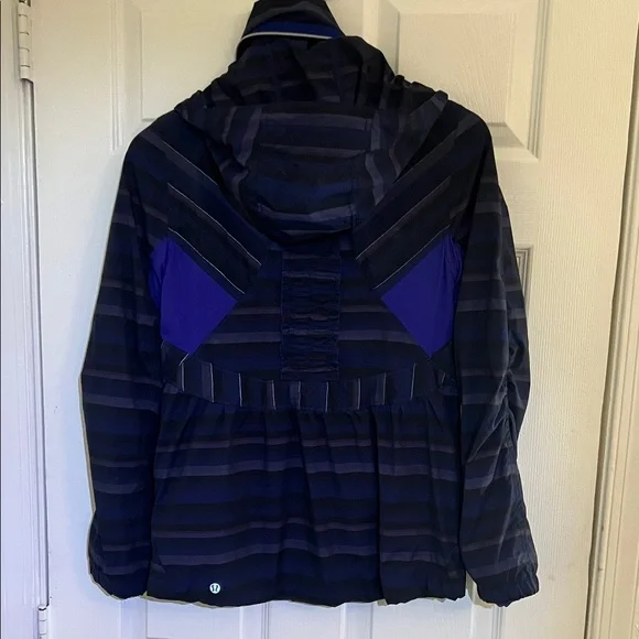 #7 LULULEMON athletica Blue Striped Jacket - Picture 3 of 4